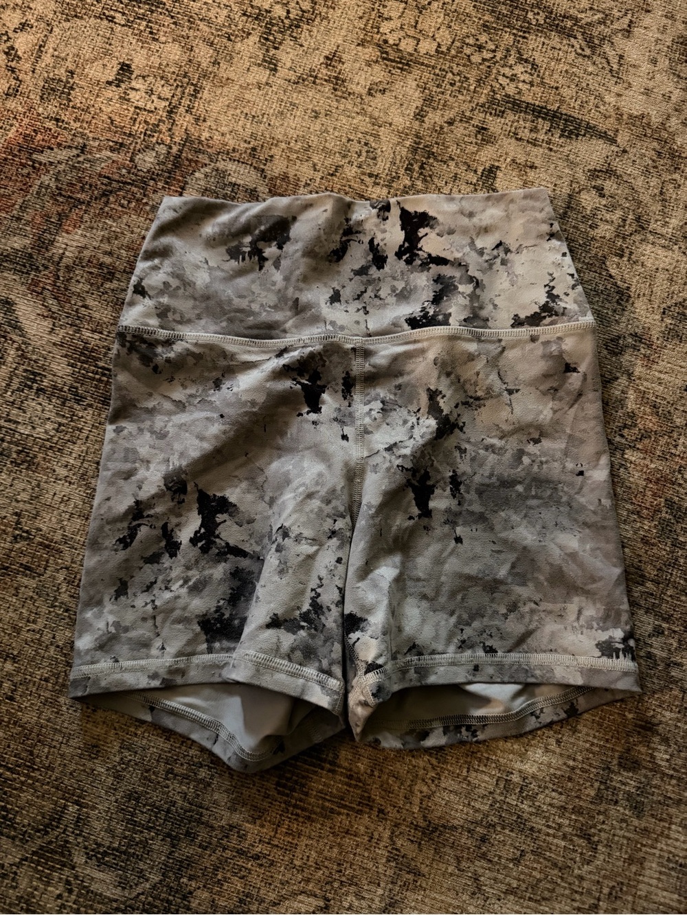 Fleo High-Rise Marble Print Bike Shorts - Gray & Black